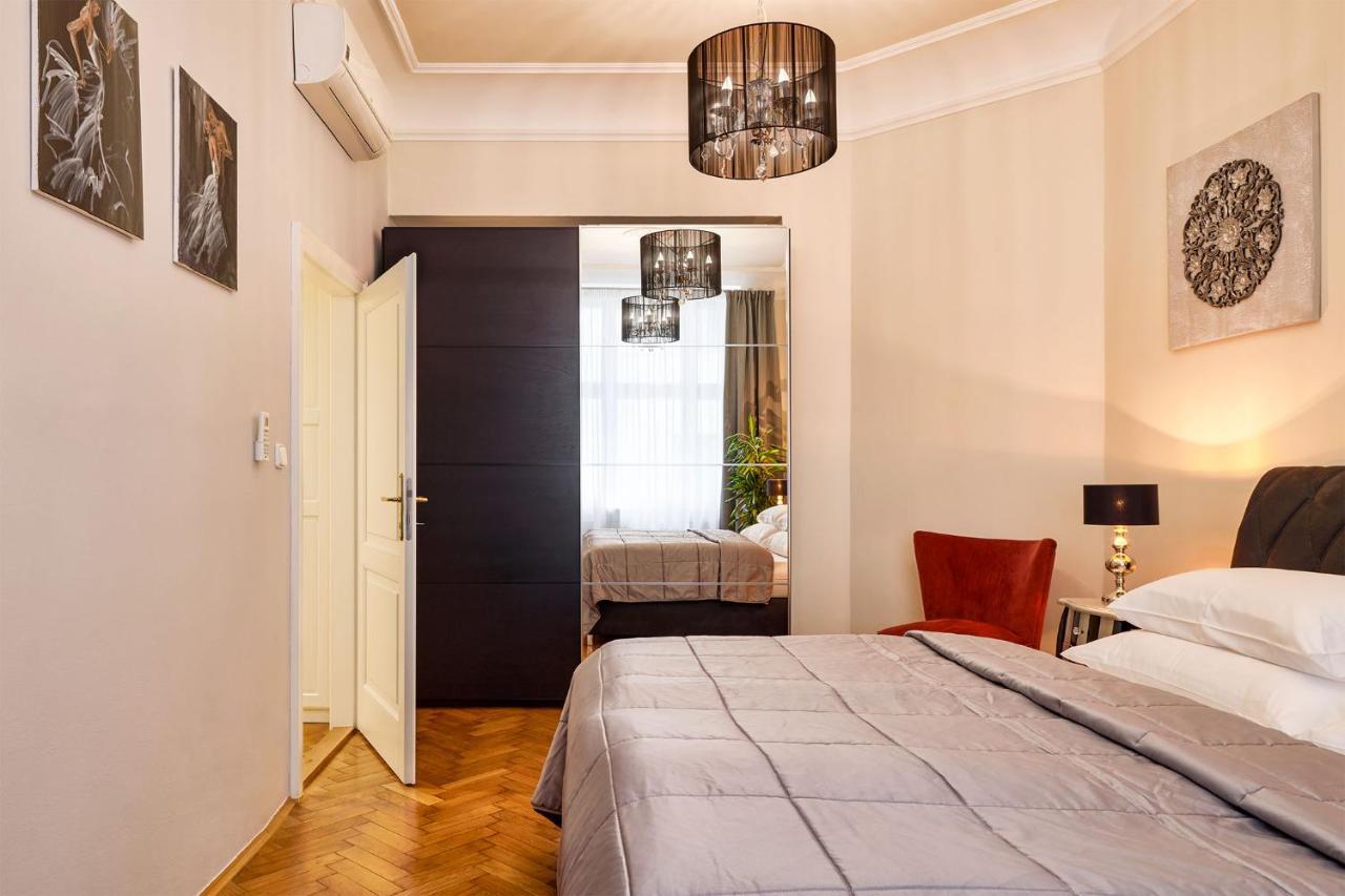 Pragueone Apartment,A/C,Terrace Екстер'єр фото
