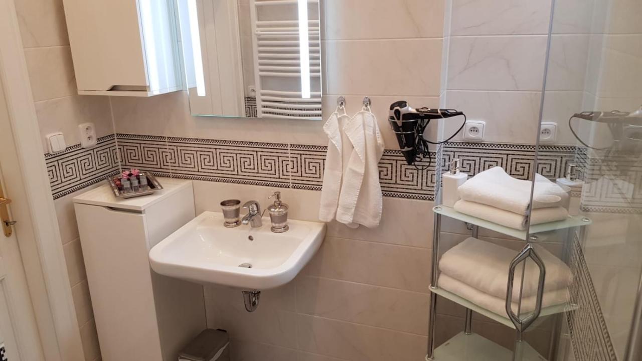 Pragueone Apartment,A/C,Terrace Екстер'єр фото